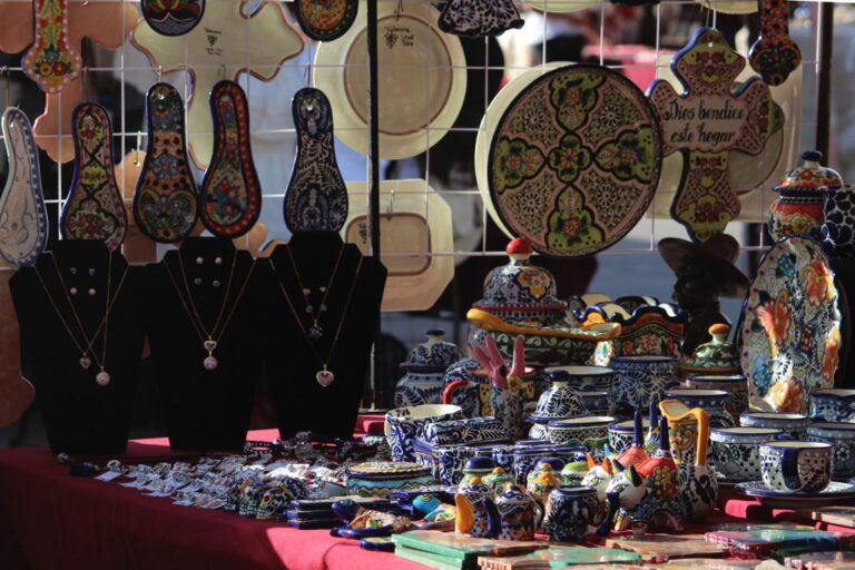 Regresa la actividad artesanal en el Zócalo de la Ciudad de México