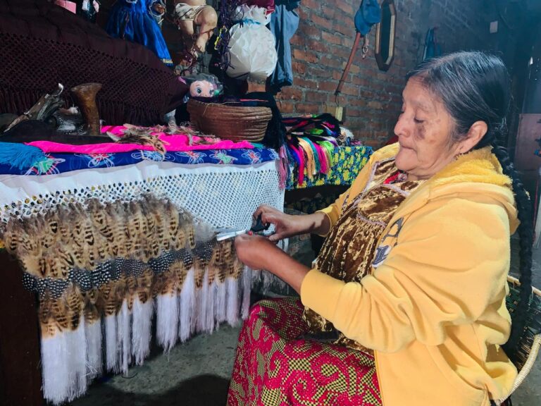 Feliciana Hernández, artesana que mantiene viva el arte textil purépecha