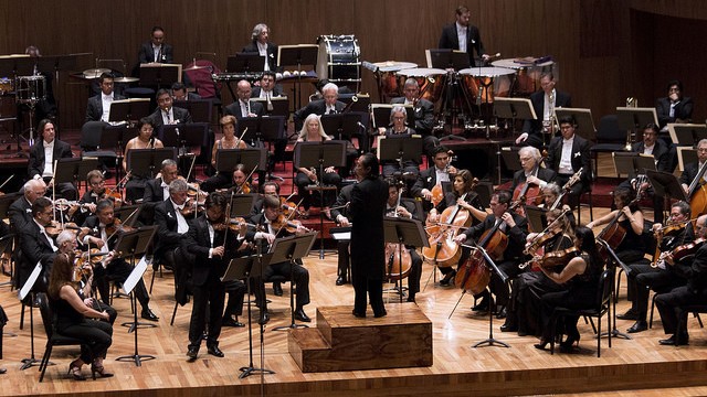 La Orquesta Filarmónica de la CDMX cierra el año con música navideña