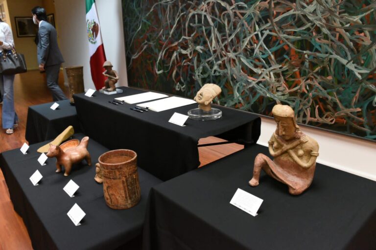 Estadounidenses devuelven 79 piezas prehispánicas a México
