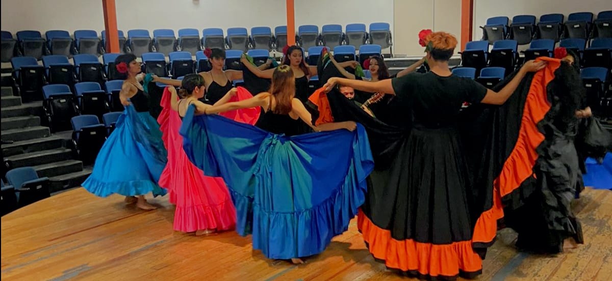 kalos folklor moveo