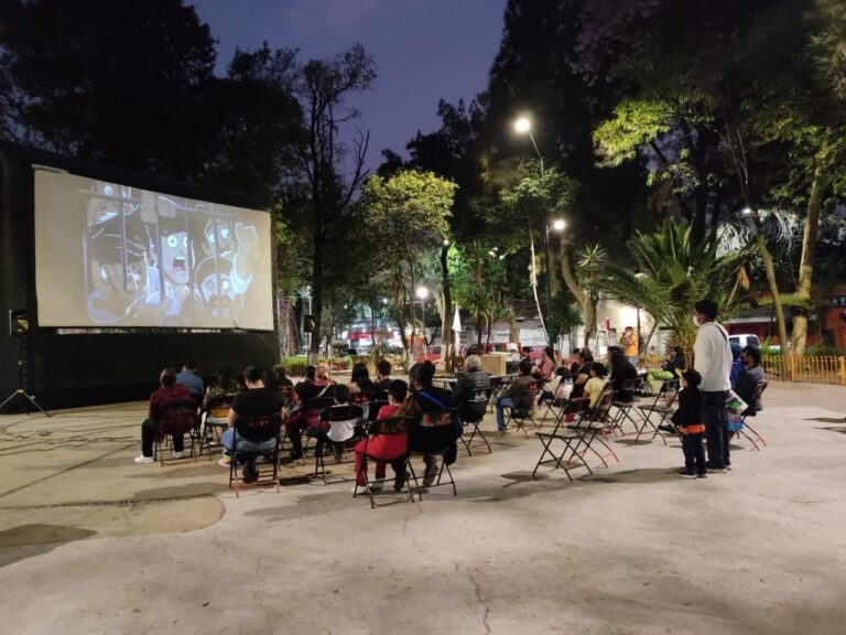 Cine en tu ciudad: proyectarán película en plazas públicas