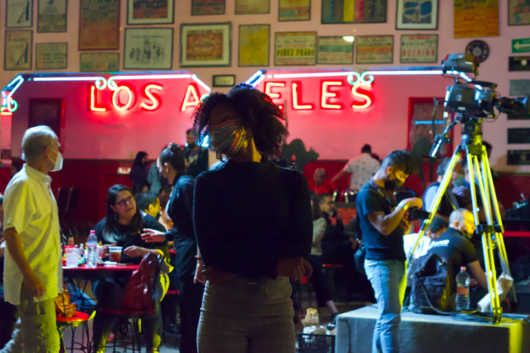 Los Ángeles celebra sus 85 años con jóvenes, electrocumbia y baile