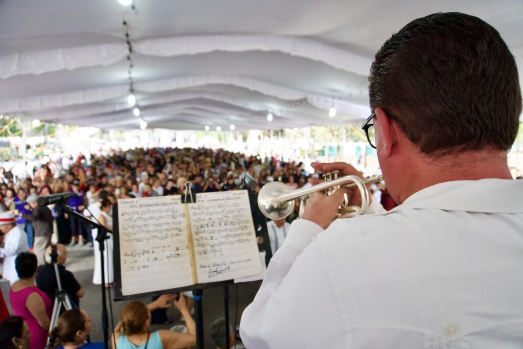 la playa-danzon-baile-trompeta-