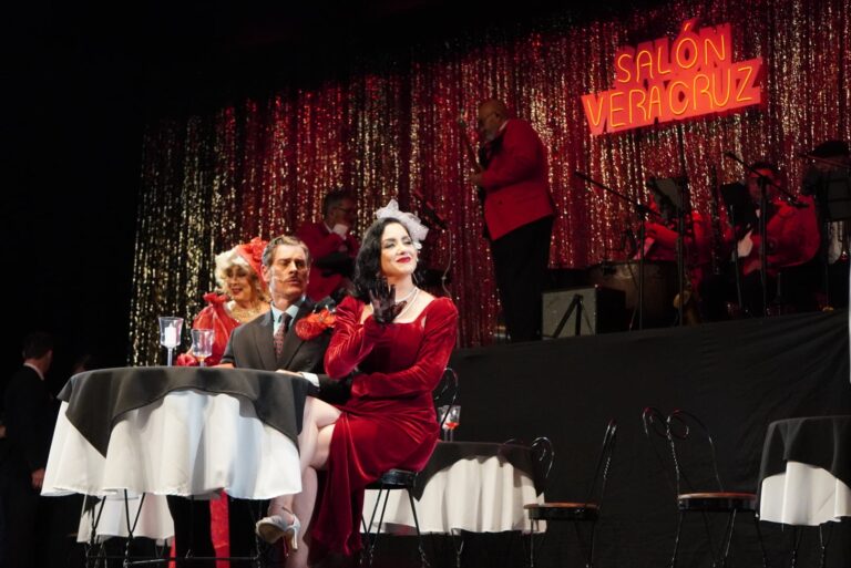 Fuimos al estreno de la obra «Noches de danzón» y esto pasó